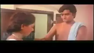 هندي ينجح في استثارة جارته المطلقة الساخنة ويقعلها ملابسها وياكل بزازها الكبيرة ويطحن كسها المبرطخ