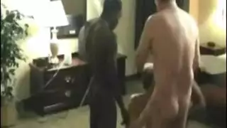 زوجة رائعتين على وشك ممارسة الجنس مع رجل سعيد بدفع فواتيرها للتوقف عن طلب المال زوجة رائعتين على وشك ممارسة الجنس مع رجل سعيد بدفع فواتيرها للتوقف عن طلب المال