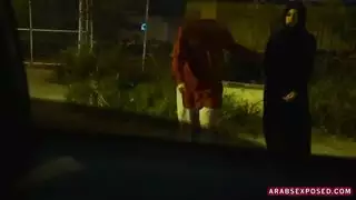 العرب المكشوفون كانت فتاة مسلمة مثيرة على حظها ، لذا أتقدم لتقديم المساعدة للديك العرب المكشوفون كانت فتاة مسلمة مثيرة على حظها ، لذا أتقدم لتقديم المساعدة للديك
