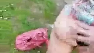 ذهبت امرأة سمراء التخييم مع الأصدقاء وانتهت بدفعها في غرفة التدليك، طوال اليوم. ذهبت امرأة سمراء التخييم مع الأصدقاء وانتهت بدفعها في غرفة التدليك، طوال اليوم.