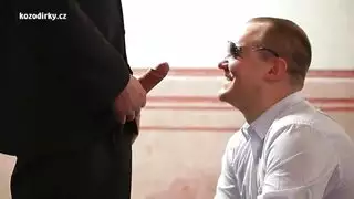 الفتيات التشيك لديهن الثلاثي في ​​فترة ما بعد الظهر في منزل فندق صغير