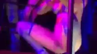 يحصل يدفع متجرد البريطاني مع القضيب ضخمة بعد مص و سخيف العملاء يحصل يدفع متجرد البريطاني مع القضيب ضخمة بعد مص و سخيف العملاء
