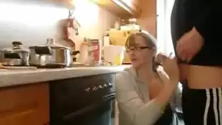 الملاعين لي على طاولة المطبخ بمؤخرة كبيرة المؤخرة الكبيرة ، الثدي ، كس ، الجنس