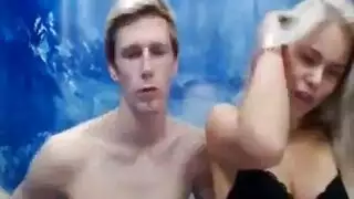 ذهب زوجان عاطفي إلى السينما اليوم ووجد أنفسهم يستمتعون بكل التقبيل، إلى كوجو. ذهب زوجان عاطفي إلى السينما اليوم ووجد أنفسهم يستمتعون بكل التقبيل، إلى كوجو.