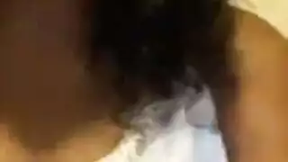 تنحني الفتاة السوداء المشاغب حتى أن زملائها في الغرفة يمكن أن تعطيها اللسان لطيفة قبل ممارسة الجنس. تنحني الفتاة السوداء المشاغب حتى أن زملائها في الغرفة يمكن أن تعطيها اللسان لطيفة قبل ممارسة الجنس.