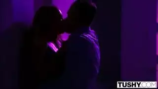 القضيب معبأة فقط في الحمار لامرأة جميلة القضيب معبأة فقط في الحمار لامرأة جميلة
