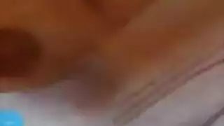 خادمة فلبنية تمارس الجنس مع رجل عربي راقدة على السرير يركبها من كسها بافتراء خادمة فلبنية تمارس الجنس مع رجل عربي راقدة على السرير يركبها من كسها بافتراء