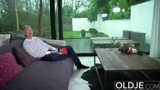 رجل ناضج اتخاذ فاعلية حبوب منع الحمل والشر الملاعين أحمر مع كبير الثدي رجل ناضج اتخاذ فاعلية حبوب منع الحمل والشر الملاعين أحمر مع كبير الثدي