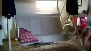 تأتي سمراء مفلس في الجنس فوضوي مع شقيقها يصل إلى الوراء للعب مع صاحب الديك. تأتي سمراء مفلس في الجنس فوضوي مع شقيقها يصل إلى الوراء للعب مع صاحب الديك.