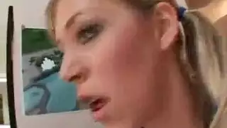 أمي الشقراء السيئة تمتصها وتمارس الجنس معها مثل العاهرة ، على الرغم من أن لا أحد يراقبها أمي الشقراء السيئة تمتصها وتمارس الجنس معها مثل العاهرة ، على الرغم من أن لا أحد يراقبها