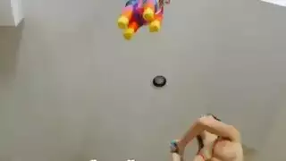 لانا تضاجع جارتها المتزوجة في غرفة فندق في وقت متأخر من بعد الظهر ولا تخبره بذلك