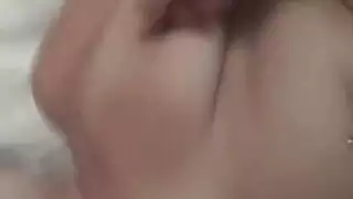 تلعب امرأة سمراء فاتنة مع هزاز لها حتى انها تلعب امرأة سمراء فاتنة مع هزاز لها حتى انها