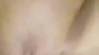 قحبة تونسية تأخذ الزب الأسمر في كسها وتعض على شفايفها من المحنة والسخونة