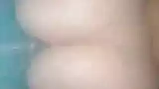 نزل في سن المراهقة شقراء الدهون وقذرة مع رجل قابلته للتو في الحمام. نزل في سن المراهقة شقراء الدهون وقذرة مع رجل قابلته للتو في الحمام.