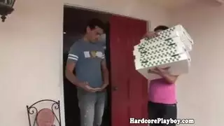 شابة الهواة في سن المراهقة فتاة في النظارات والكعب العالي مارس الجنس و على شابة الهواة في سن المراهقة فتاة في النظارات والكعب العالي مارس الجنس و على