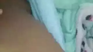 الدهون والكلبة السوداء، جينا يرتدي عازمة السماء حول الديك الضخم الأبيض وجاهزة للمتعة. الدهون والكلبة السوداء، جينا يرتدي عازمة السماء حول الديك الضخم الأبيض وجاهزة للمتعة.