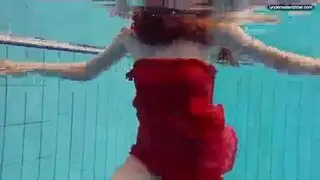 ثلاث جدات جذابة مثل قراءة الرسوم المتحركة