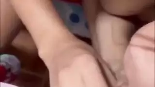 كنت بفتح باب الشقة و جوزى نازل الشغل و انا لابسة قميص نوم ع اللحم و سيد جارى شافنى دخل ناك جسمى كله فشخنى العرص كنت بفتح باب الشقة و جوزى نازل الشغل و انا لابسة قميص نوم ع اللحم و سيد جارى شافنى دخل ناك جسمى كله فشخنى العرص