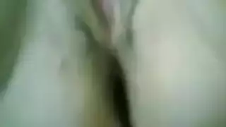 الفاجره تلعب فى كسها اوى وتقول لعشيقها حطه بقا انا كسى ولع وينيكها ويفشخها