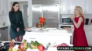 كل عيد الشكر ، تحتاج إلى التأكد من أن كل شيء مثالي لعائلتها المحبة كل عيد الشكر ، تحتاج إلى التأكد من أن كل شيء مثالي لعائلتها المحبة