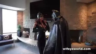 إنها تمتص قضيب امرأة سمراء ولا تتركها حتى تبتلع كل شيء من الجميع إنها تمتص قضيب امرأة سمراء ولا تتركها حتى تبتلع كل شيء من الجميع