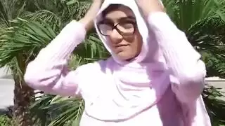 زب واحد لامايا خليفه وامه