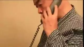 الجد مع شعر أشقر قصير هو سخيف الفرخ في سن المراهقة الحلو السوبر مباشرة بعد عيد الميلاد