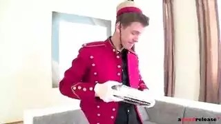 القحبة عاشقة النيك الشرجي تأخذ الزبين في طيزها حتى البيوض في سكس ثلاثي مع عمال الفندق القحبة عاشقة النيك الشرجي تأخذ الزبين في طيزها حتى البيوض في سكس ثلاثي مع عمال الفندق