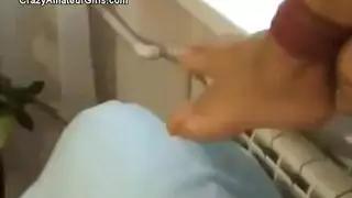 تعاقب الفتاة المهاجم من قبل لاعب عشيقة الصفصاف، بينما يخفف من فتحها على مصراعيها. تعاقب الفتاة المهاجم من قبل لاعب عشيقة الصفصاف، بينما يخفف من فتحها على مصراعيها.
