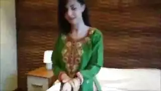 أمي مفلس وابنتها خطوة في العربدة مثليه أمي مفلس وابنتها خطوة في العربدة مثليه