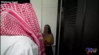 الرجل العربي الأسود يحصل على رأس من فتاة شقراء نصف حجمه الرجل العربي الأسود يحصل على رأس من فتاة شقراء نصف حجمه