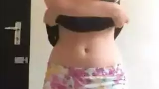 شقراء أمريكية تعرض المتعة على الويب كام و تتجرد باحلى جسم و بزاز واقفة متماكسة و كس نار شقراء أمريكية تعرض المتعة على الويب كام و تتجرد باحلى جسم و بزاز واقفة متماكسة و كس نار