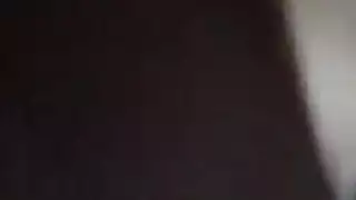ميليسا مستلقية على الكرسي وتذهب إلى الكرات معها ، للسماح لرجل قرني يمارس الجنس معها. ميليسا مستلقية على الكرسي وتذهب إلى الكرات معها ، للسماح لرجل قرني يمارس الجنس معها.