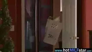 الميلفاية السوداء عايزة زب كبير يريح كسها الجائع و تستمني بالزب المطاطي الضخم