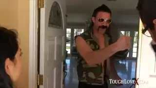 سكس محارم شديد و أب فحل يعاقب أبنته الساخنة و ينيك أخرامها الثلاثة ويقذف شهوته سكس محارم شديد و أب فحل يعاقب أبنته الساخنة و ينيك أخرامها الثلاثة ويقذف شهوته
