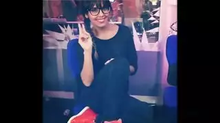 كريستينا فينيكس هو سخيف أقرن، رجل قديم في النادي الليلي، ويئر في حين كومينغ كريستينا فينيكس هو سخيف أقرن، رجل قديم في النادي الليلي، ويئر في حين كومينغ