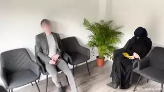 لقد سحبت قضيبي أمام الفتاة المسلمة في غرفة انتظار وانتهى بك الأمر تقريبًا في السجن لقد سحبت قضيبي أمام الفتاة المسلمة في غرفة انتظار وانتهى بك الأمر تقريبًا في السجن