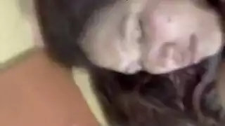 اثنين من تلميذات، كارلا كوش وغراء كيكي ميناج يجري مجموعة من ثلاثة أشخاص، في حمام السباحة. اثنين من تلميذات، كارلا كوش وغراء كيكي ميناج يجري مجموعة من ثلاثة أشخاص، في حمام السباحة.