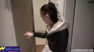 ياخدها من جنب جوزها وعلي الحمام حتي تمص زبة و زوجها الديوث يتركها ياخدها من جنب جوزها وعلي الحمام حتي تمص زبة و زوجها الديوث يتركها