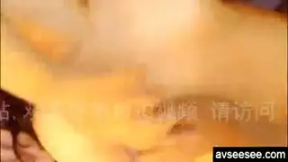 ربة منزل قرنية تمارس الجنس بعد خروج زوجها من المدينة لقضاء عطلة نهاية الأسبوع