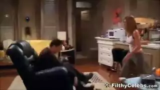شقراء جميلة ، جنيفر وايت تتعرّض لضربات الحلق في المنزل ، بينما يراقب جارها الشبق شقراء جميلة ، جنيفر وايت تتعرّض لضربات الحلق في المنزل ، بينما يراقب جارها الشبق