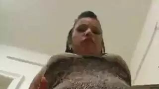 عارضة أزياء رائعة ، تيرن رينغ هي العادة السرية مع هزازها المفضل في سريرها الضخم. عارضة أزياء رائعة ، تيرن رينغ هي العادة السرية مع هزازها المفضل في سريرها الضخم.