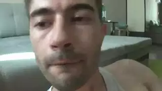 وسيم، و الرجل الأسود هو سخيف جاره المسن من الخلف، كل مرة واحدة في حين وسيم، و الرجل الأسود هو سخيف جاره المسن من الخلف، كل مرة واحدة في حين