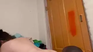 زوجة حامل مفلس تحصل على إصبعها ومارس الجنس من قبل الديك الأسود الكبير في الخزانة زوجة حامل مفلس تحصل على إصبعها ومارس الجنس من قبل الديك الأسود الكبير في الخزانة