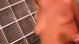 شقراء جميلة تحصل على البصق في استوديو إباحي، لأنها تحتاج إلى كسب المال لعطلة نهاية الأسبوع شقراء جميلة تحصل على البصق في استوديو إباحي، لأنها تحتاج إلى كسب المال لعطلة نهاية الأسبوع