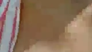 لدى سارة الطازجة خطة لرحلتها في لندن، والتي تشمل مغامرة اللعنة المتشددين مع عملها المشارك لها. لدى سارة الطازجة خطة لرحلتها في لندن، والتي تشمل مغامرة اللعنة المتشددين مع عملها المشارك لها.